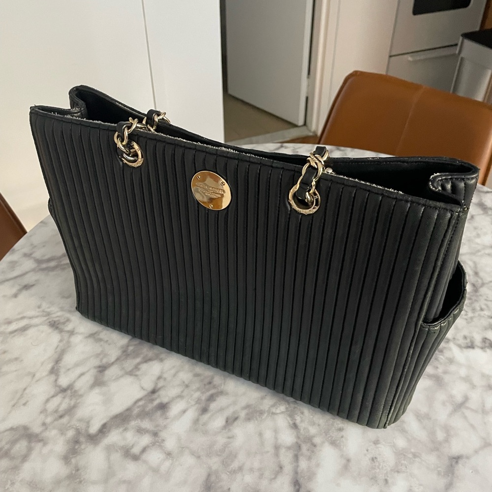 Henri Bendel black handbag